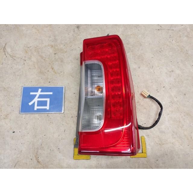 タント 【KBT】タント DBA-LA600S 右テールランプ 81551-B2300