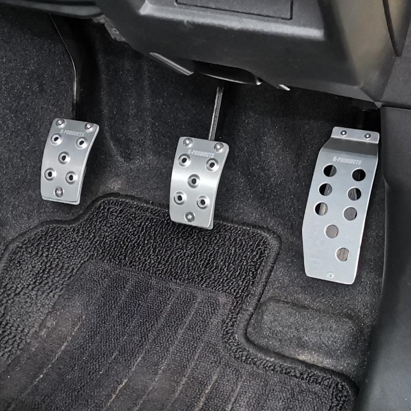 APIO アピオ アルミペダルセット“ググっとくん”/ JB64、JB74MT車