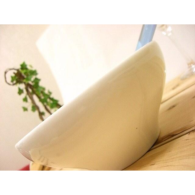 洋食器 たっぷりボウル 18cm 中鉢 日本製 カネスズ kanesuzu 白磁 白い