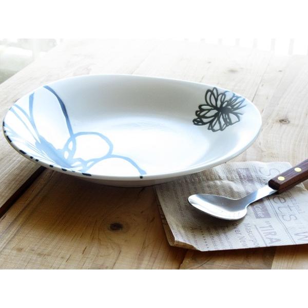 ナデシコ柄 白と黒から選べます。 22.5cm パスタ 美濃焼 ボウル 白い