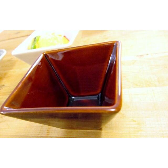 とってもかわいい ちびスクエアボウル 7cm 飴色 ブラウンの食器 四角