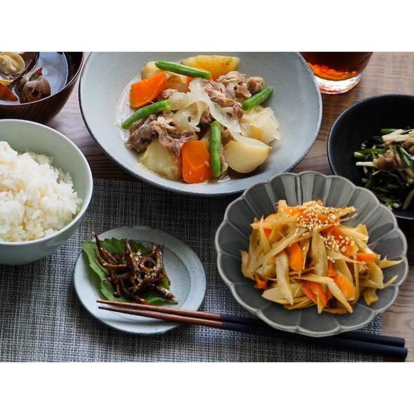 食器 中鉢 おしゃれ お花 グレー 17.5cm しのぎ 490cc 灰色 ボウル