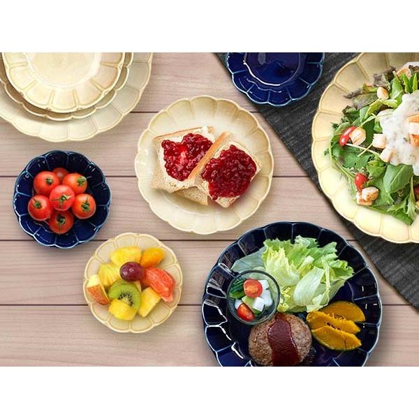 食器 中鉢 おしゃれ お花 グレー 17.5cm しのぎ 490cc 灰色 ボウル