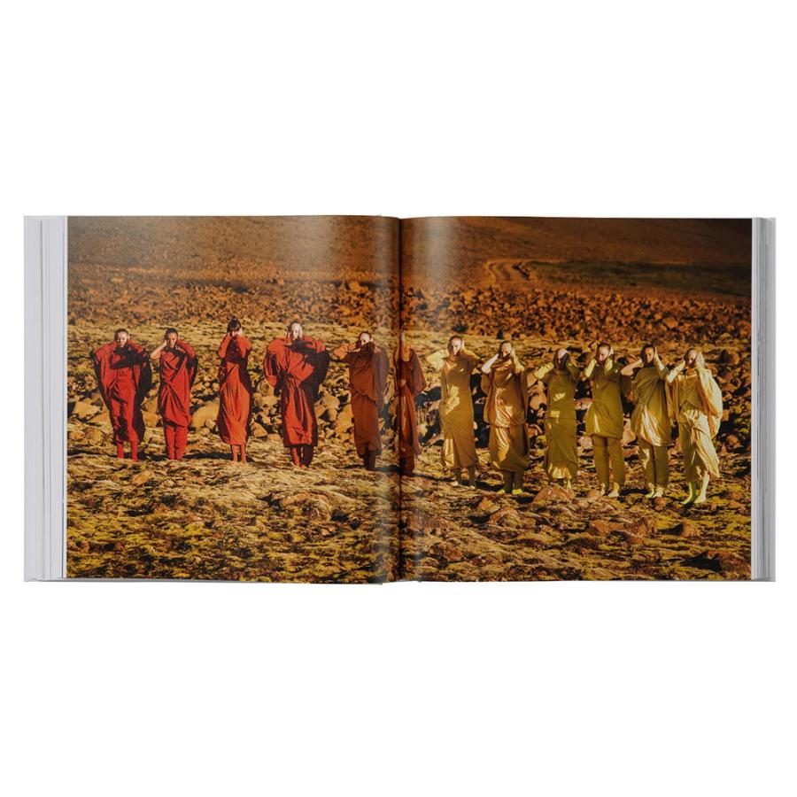 『ISSEY MIYAKE 三宅一生』増補改訂版（TASCHEN） ISSEY MIYAKE 三宅一生』増補改訂版（TASCHEN） – isseymiyake.com