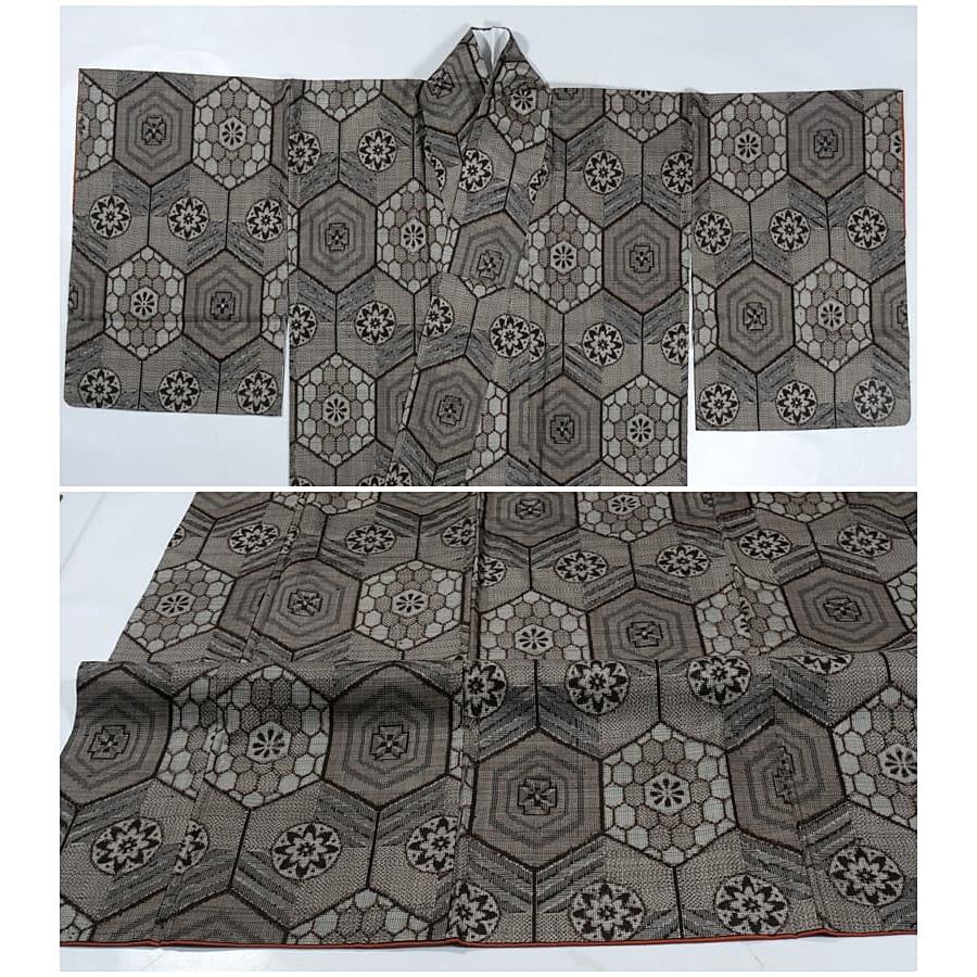 pipimuminぺージです。大島紬　割り込み式　単衣　正絹　未使用 リサイクル 大島紬 経緯絣 割り込み式 本場大島 洒落着物 黒 昭和