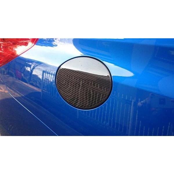YRアドバンス　フューエルリッドカバー　カーボン　WRX VA WRX・STI/S4(VAB/VAG)用ドライカーボン製フューエルリッドカバー