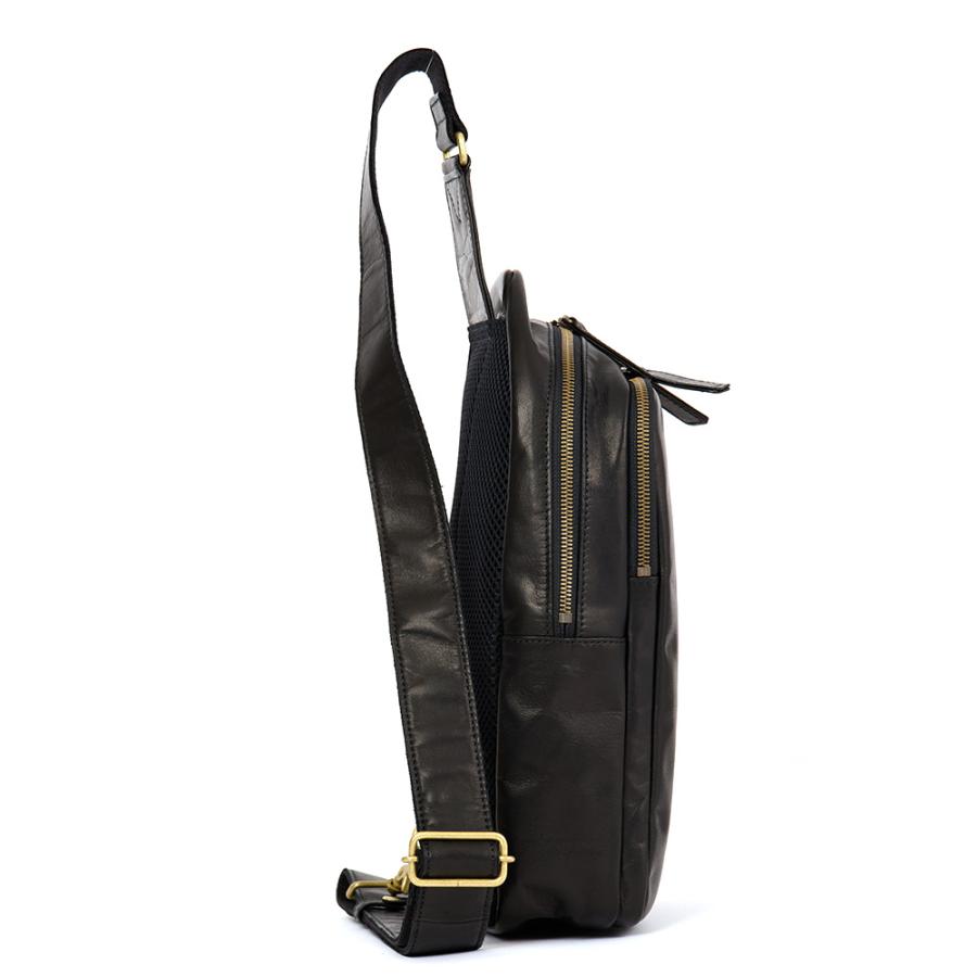 ダコタ ボディバッグ 斜め掛け 肩かけ ロゴ型押し ヌメ革 ベルト ユニセックス Dakota ダコタ ボディバッグ ロゴ型押し ヌメ革 ベルト ユニ