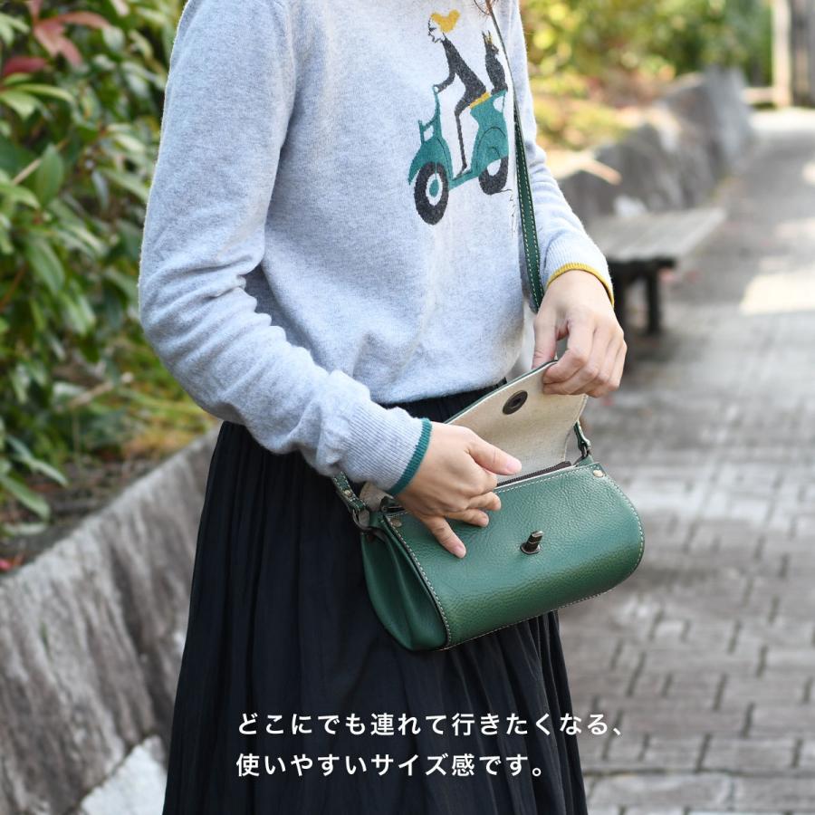 artigiano(ファッション) ショルダーバッグ 横長 ヒネリ金具 artigiano(ファッション) ショルダーバッグ 横長 ヒネリ金具