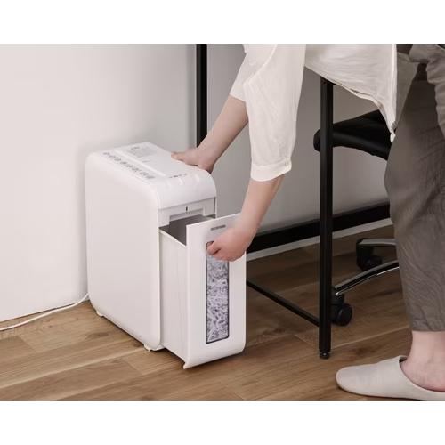 シュレッダー　アイリスオーヤマ　P6HCSV-W Amazon | アイリスオーヤマ 静音シュレッダー 家庭用 細断枚数6