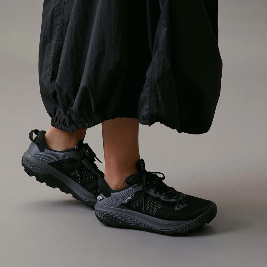 カルフ KARHU  メタ スキーシューBlack Diamondポール Karhu Mens Mestari Run 1.5 Black / Black - Running Shoes