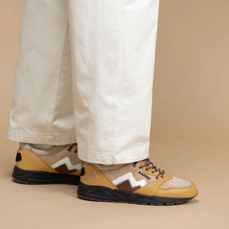 Seed（シード） KARHU （カルフ） 靴・シューズ スニーカー ARIA （アリア） 95 【オークバフ/ホワイト】 KH803133 通勤 通学 日常 滑りにくい レディース 女性用 茶 25 {SK} KARHU（カルフ） ARIA 95 アリア 95 Oak Buff/White オークバフ