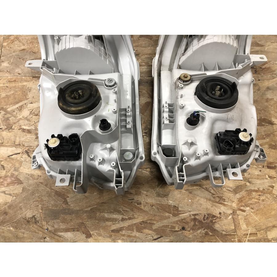 ハイエース 【中古パーツ】トヨタ 3型 ハロゲン ヘッドライト 左右