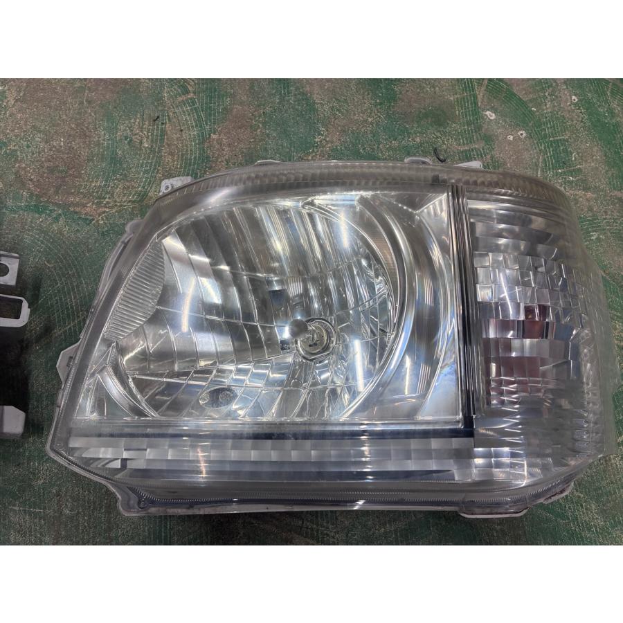 ハイエース LA-0174【中古パーツ】トヨタ 3型 純正 ハロゲン ヘッド