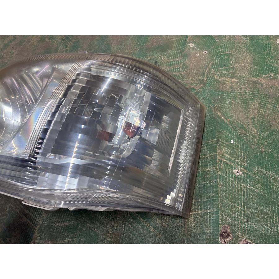 ハイエース LA-0174【中古パーツ】トヨタ 3型 純正 ハロゲン ヘッド