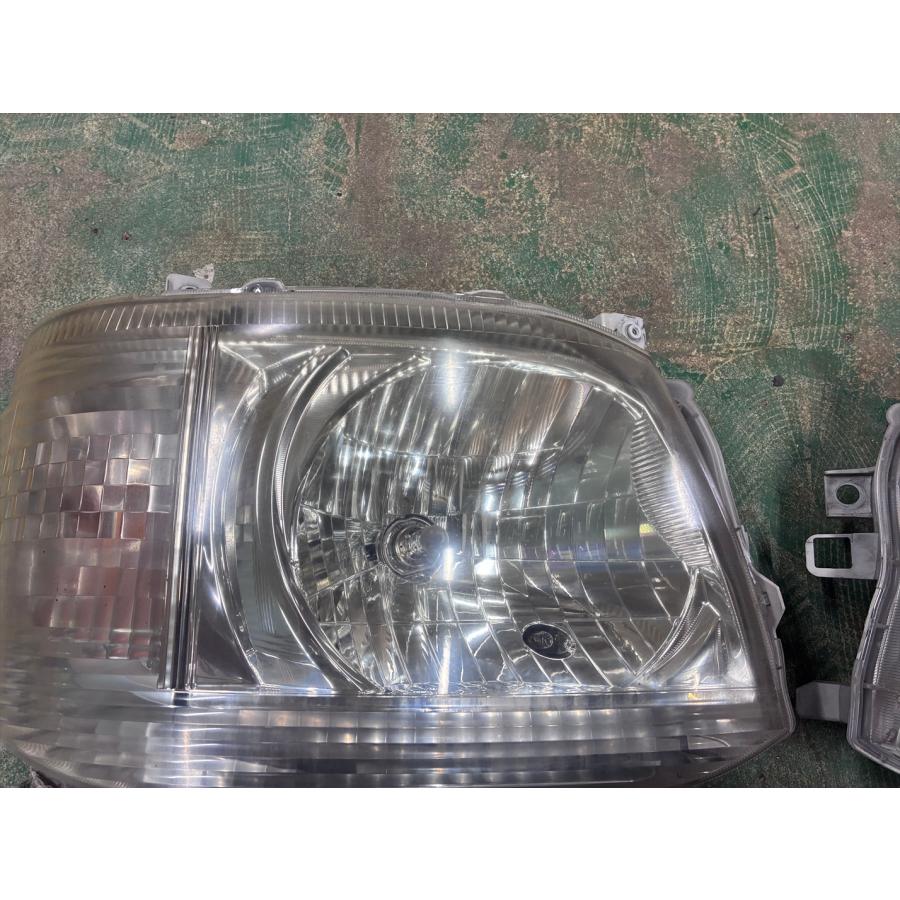 ハイエース LA-0174【中古パーツ】トヨタ 3型 純正 ハロゲン ヘッド
