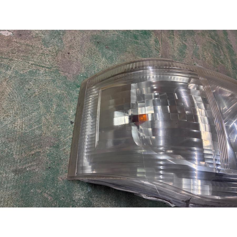 ハイエース LA-0174【中古パーツ】トヨタ 3型 純正 ハロゲン ヘッド