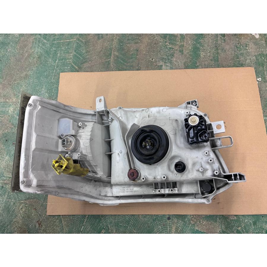 ハイエース LA-0174【中古パーツ】トヨタ 3型 純正 ハロゲン ヘッド