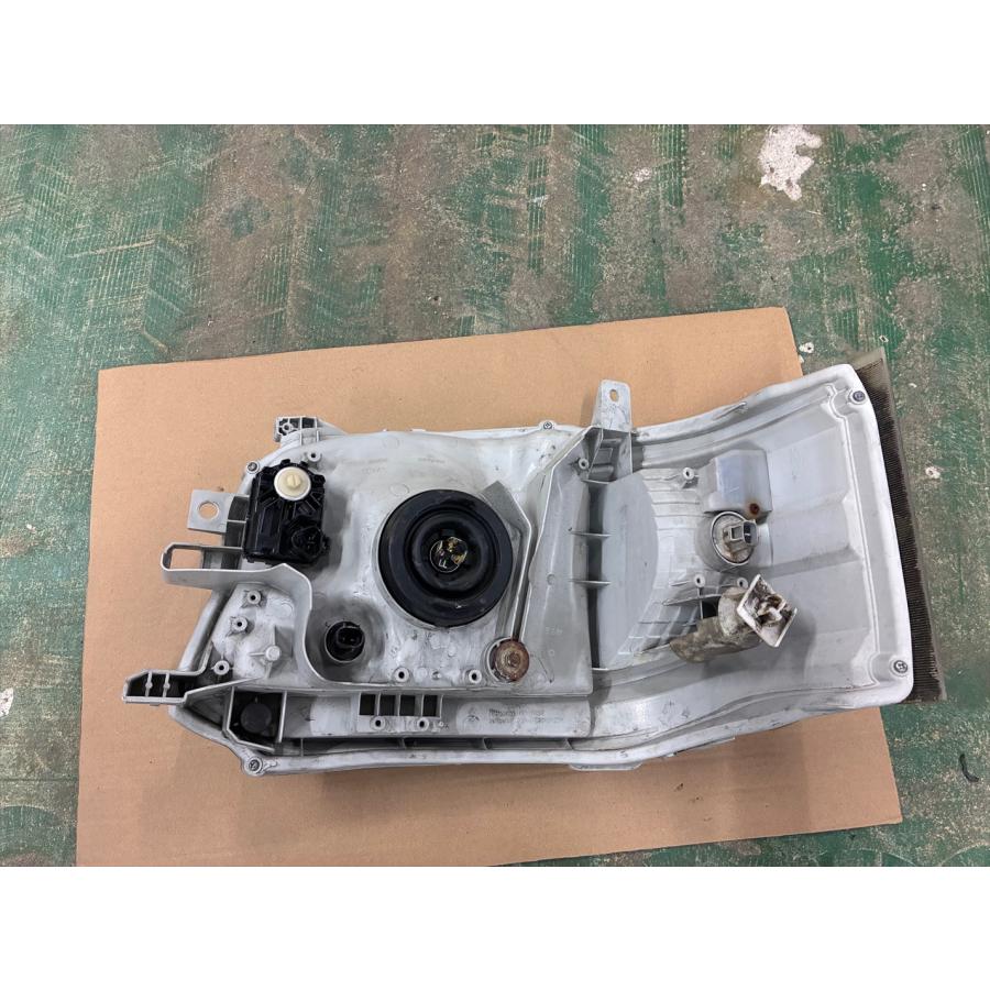 ハイエース LA-0174【中古パーツ】トヨタ 3型 純正 ハロゲン ヘッド