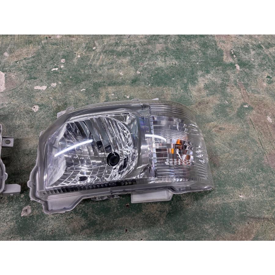 ハイエース LA-0180【中古パーツ】トヨタ 純正 ハロゲン ヘッドライト