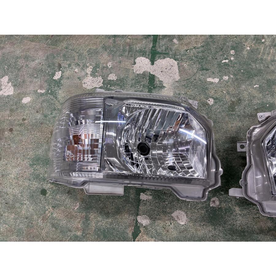 ハイエース LA-0180【中古パーツ】トヨタ 純正 ハロゲン ヘッドライト