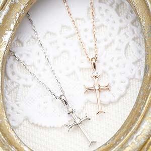 天然ダイヤモンドが輝く クロスモチーフペンダントネックレス  