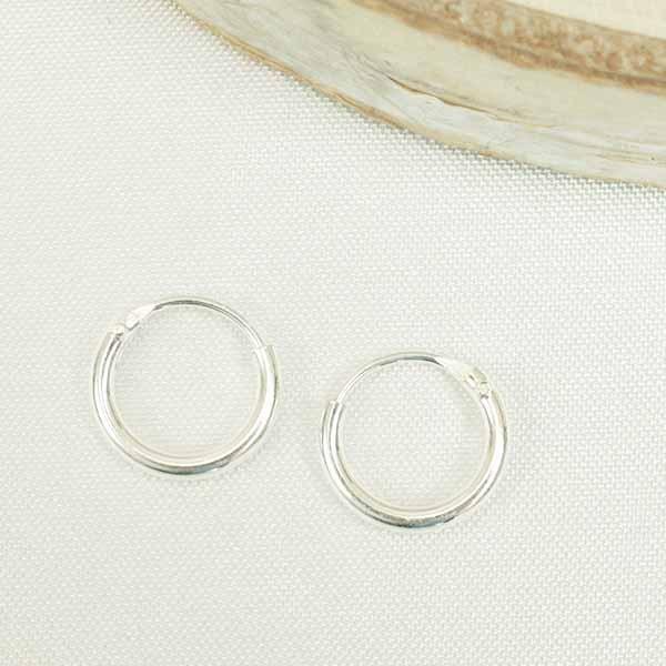 p153d【人気商品✧】極小リングピアス　プラチナプレート　925　付け心地ラク フープピアス シルバー925製 リング 付けっぱなし 極小 細め