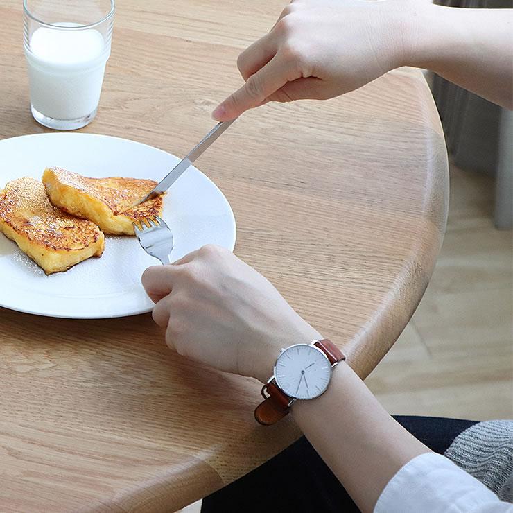 東馬（Tohma） 3本脚で安定感のある棚付き木製ダイニングテーブル 幅