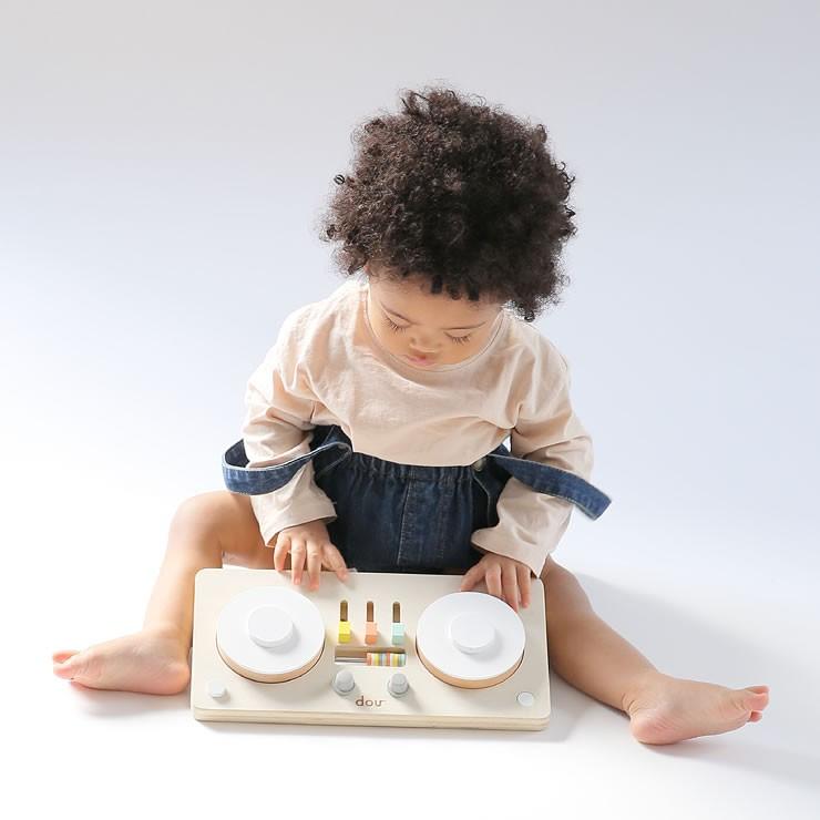 ターンテーブル型 楽器のおもちゃ Dou Little Dj 木のおもちゃ 知育玩具 S3 0003 家具の里 通販 Yahoo ショッピング