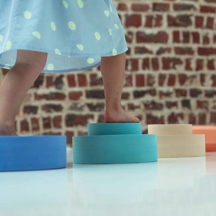 MOES（ムース） レインボーチェア RAINBOW CHAIR : 家具の里 - 通販