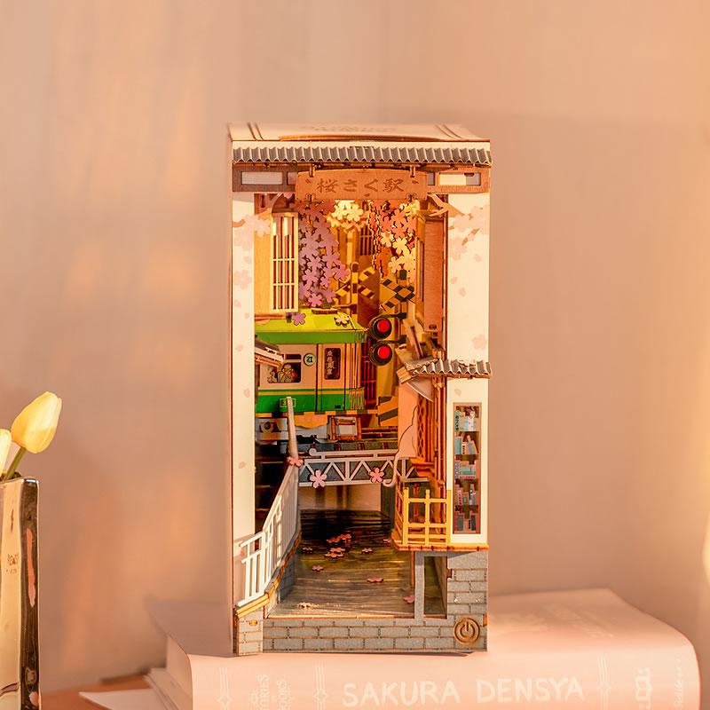 ブックヌーク　ブックヌック　ミニチュア　桜の小路　ハンドメイド　完成品 つくるんです ウッドパズルブックヌック 桜さく駅 : 家具の里 - 通販