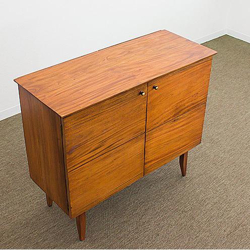 キャビネット スマホ充電台 黄金比 天然木 完成品(脚のみ取付) 無垢材