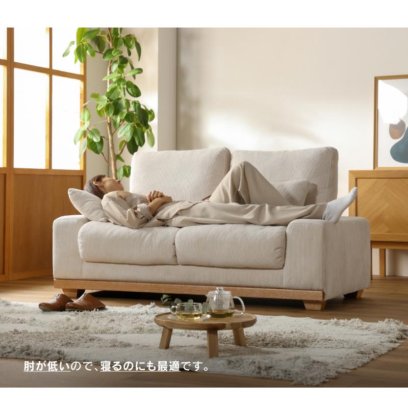 アイボリー2人掛けソファ ボタン留めデザイン アイボリー2人掛けソファ ボタン留めデザイン