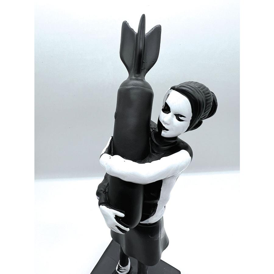 Banksy Bomb Love Over Radar バンクシー 黒 置物 オーナメント Banksy Bomb Love Over Radar バンクシー 黒 置物 オーナメント