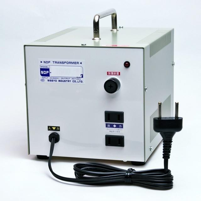 海外用変圧器 日章工業 定格容量1500W 対応電圧220V/240V 海外用変圧器 日章工業 定格容量1500W 対応電圧220V/240V 【公式通販】