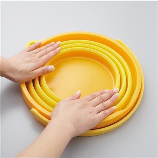 【在庫限り特価】ソフトバケツ8型 イエロー 伊勢藤 折りたたみ コンパクト 4966149484124 |  | 01