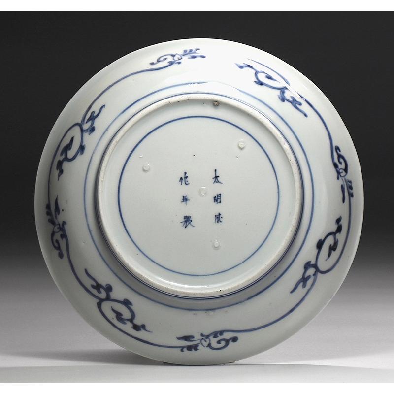 古伊万里 皿 江戸時代中期 染付切株に菊文 N47 : KAIKAROMAN 古伊万里 皿 江戸時代中期 染付切株に菊文 N47 : KAIKAROMAN
