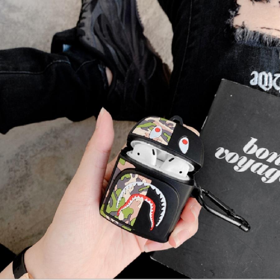 AirPods ケース　第1世代　第2世代　カモフラ柄　カラビナ付き AirPods 第1/2世代用 ケース カラビナつき 保護ケース 迷彩