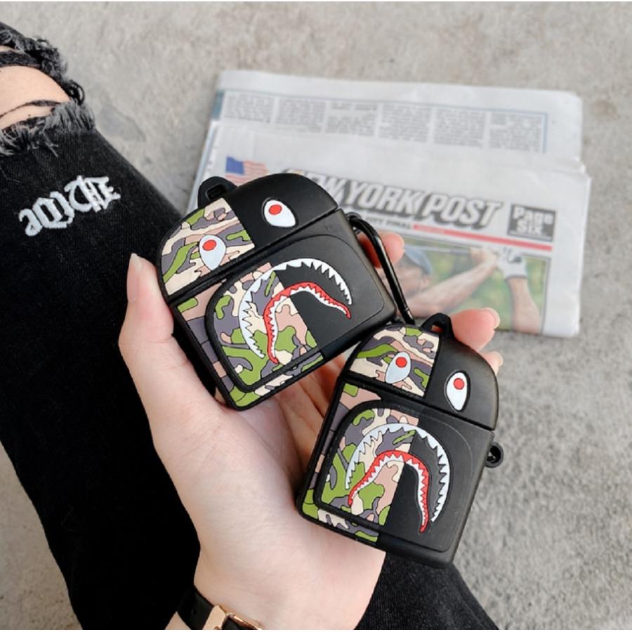 AirPods ケース　第1世代　第2世代　カモフラ柄　カラビナ付き AirPods 第1/2世代用 ケース カラビナつき 保護ケース 迷彩