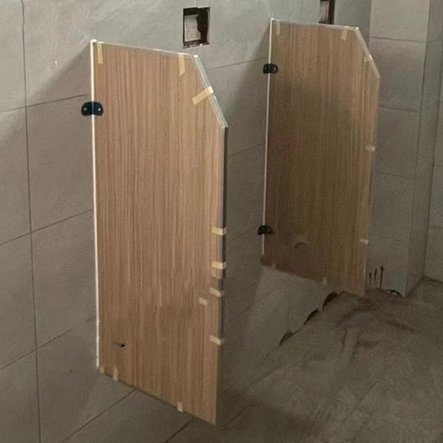 壁に取り付け小便器 小便器の仕切り 小便器パーティション 壁に