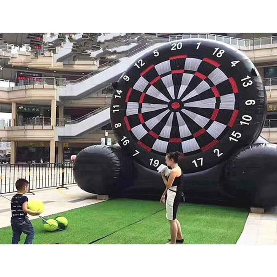 屋外巨大ブラックインフレータブルダーツボードゲームサッカー