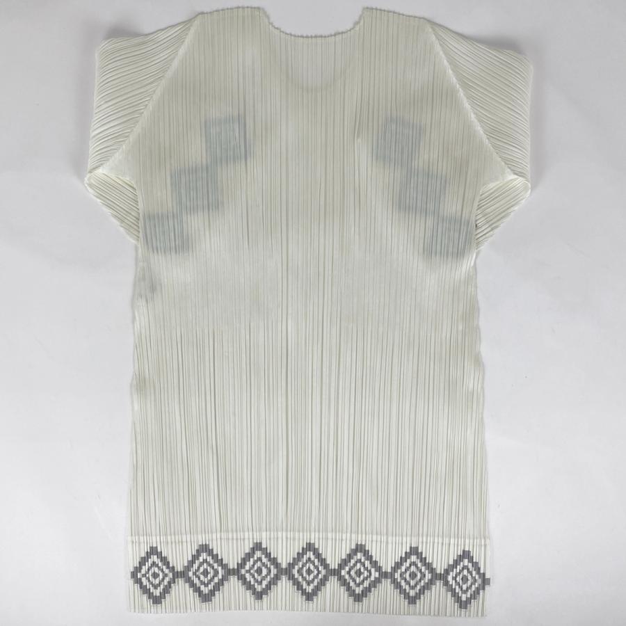 ISSEI MIYAKE マゼンタ プリーツプリーズ　半袖チュニック ISSEI MIYAKE マゼンタ プリーツプリーズ半袖チュニック