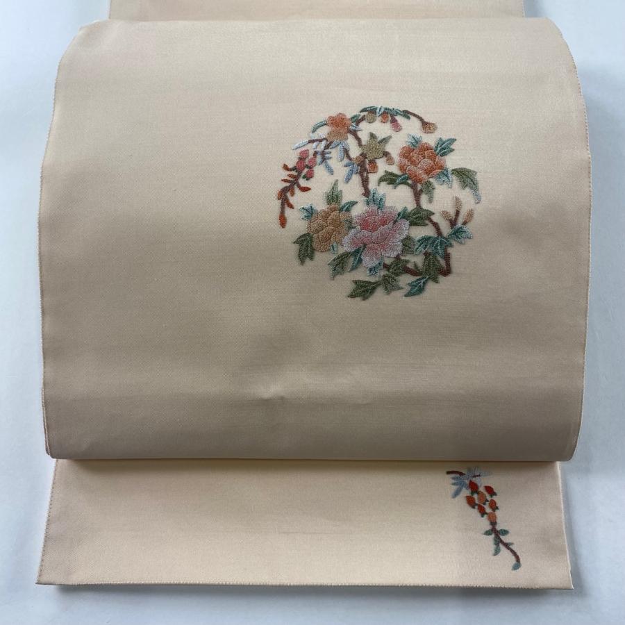 【未使用品】袋帯　超細かな相良刺繍　お太鼓柄　ベージュ 袋帯 秀品 草花 相良刺繍 ピンクベージュ お太鼓柄 正絹 中古