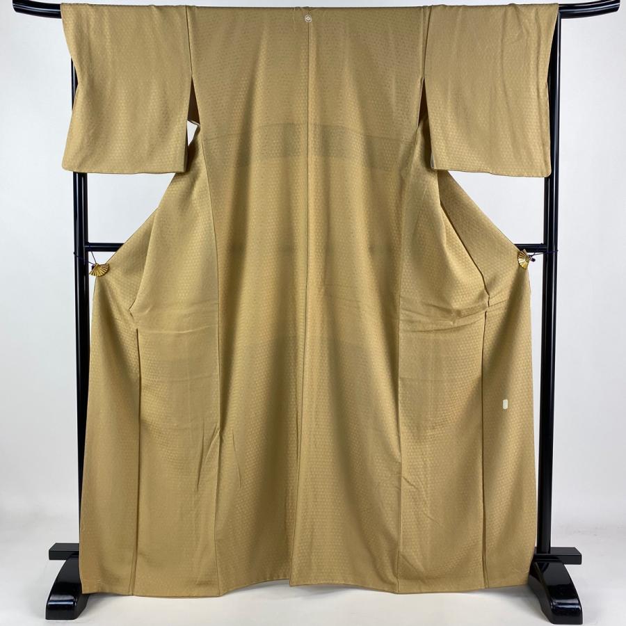 ブランド登録なし 色無地 身丈167cm 裄丈67.5cm L 袷 地紋 薄茶色 正絹  