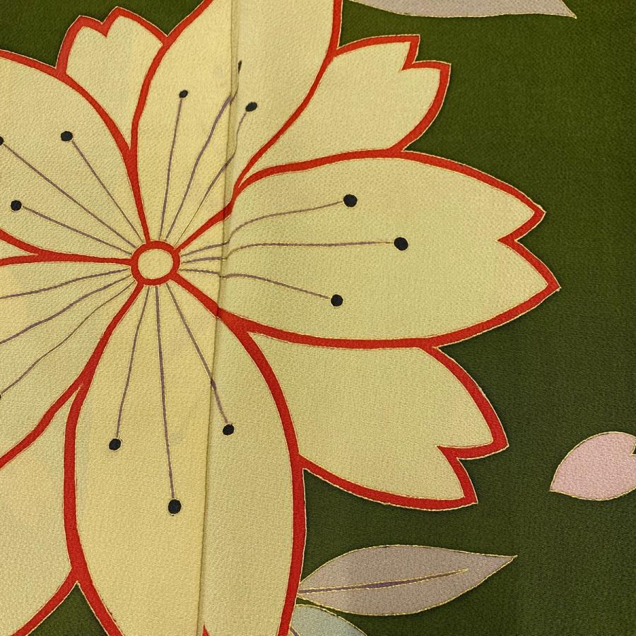 振袖 身丈165cm 裄丈67cm M 袷 桜 花びら 金彩 縮緬 鶯色 正絹 名品  