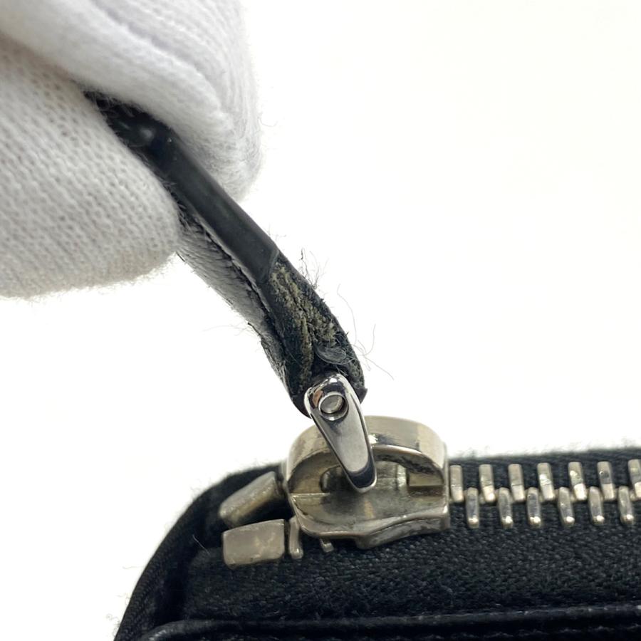 PRADA プラダ ロゴプレート 二つ折り 財布 ラウンドファスナー PRADA プラダ ロゴプレート 二つ折り 財布 ラウンドファスナー