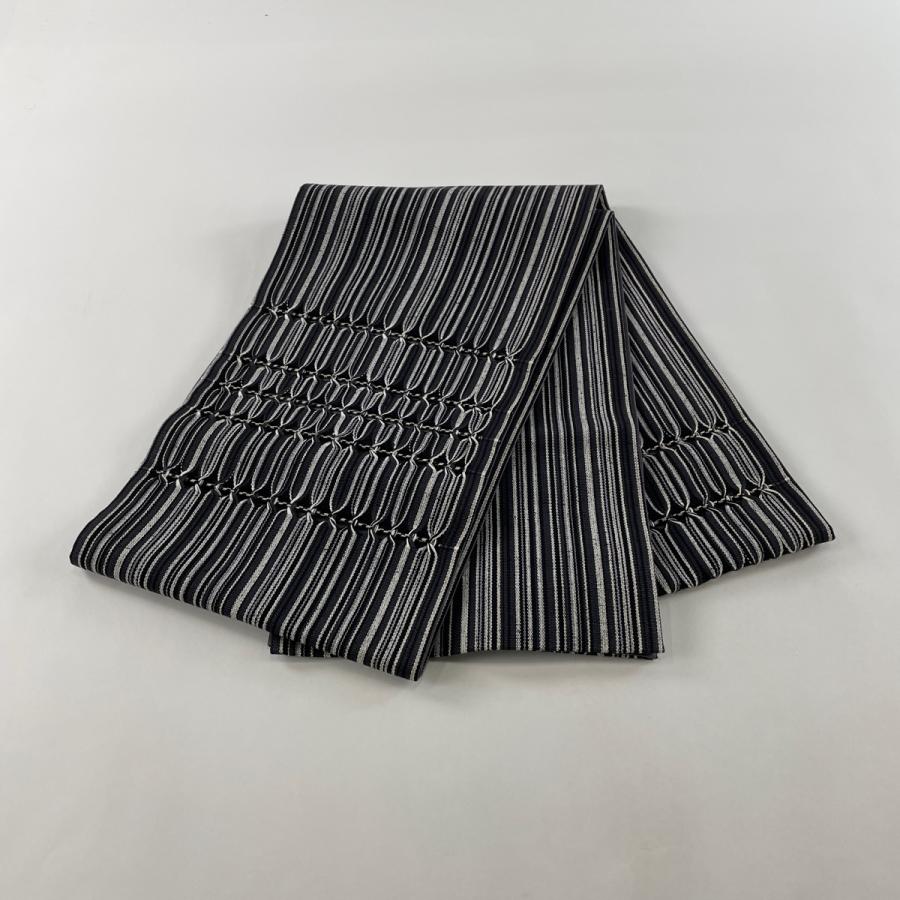 袋帯 美品 名品 縞 幾何学模様 黒灰 お太鼓柄 正絹 中古 袋帯 美品 名品 縞 幾何学模様 黒灰 お太鼓柄 正絹 中古