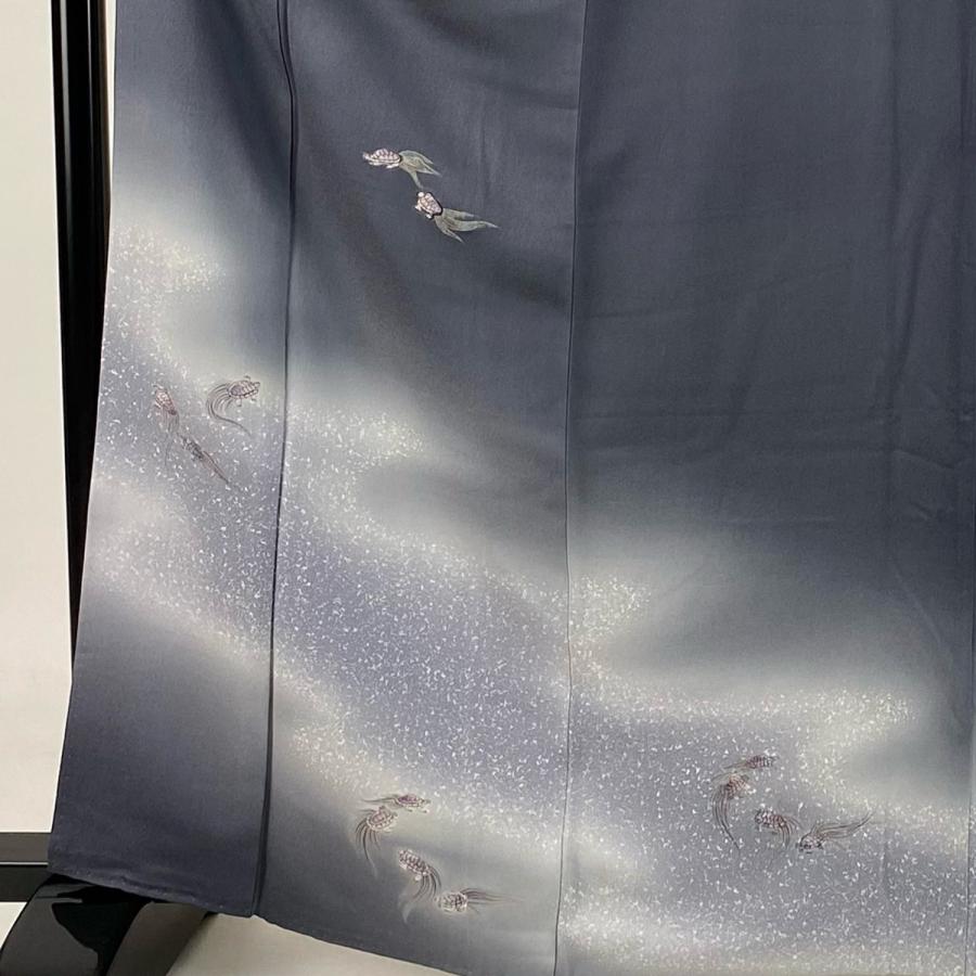 ◆未使用同然◆濱ちりめんの上質な附下訪問着◆仕付け◆裄67丈167.5 付下げ 身丈164cm 裄丈66cm M 袷 蓑亀 霞 金彩 ぼかし 灰色 正絹