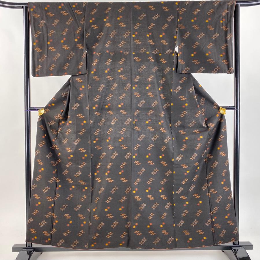 美品 紬 身丈160.5cm 裄丈63cm S 袷 本場久米島紬 証紙あり 燕 流水 焦