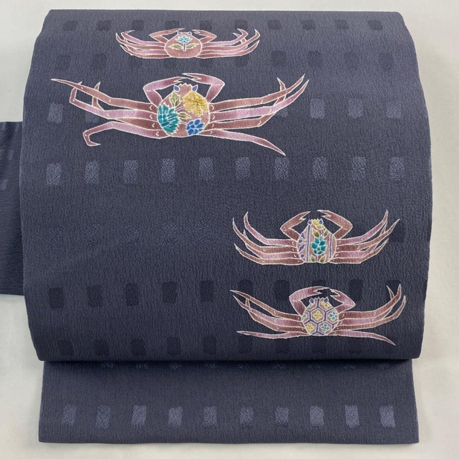 名古屋帯 美品 秀品 落款あり 蟹 草花 刺繍 金糸 灰色 正絹 中古