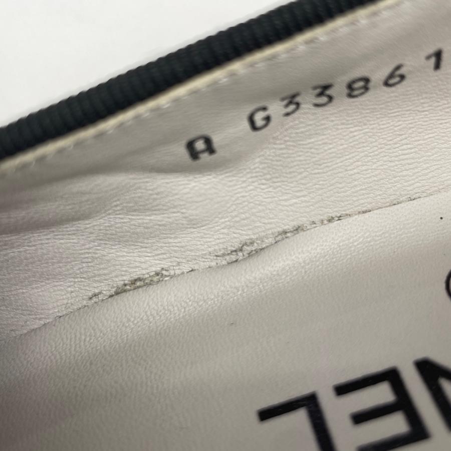 CHANEL ホワイトレザー ローファー Chanel White Quilted Flap Turnlock CC Logo Mule Loafer, SZ